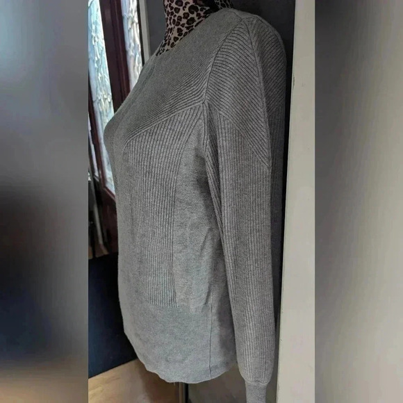 Apt 9 Women's Grey Sweater(Medium)(EUC) - Picture 4 of 14